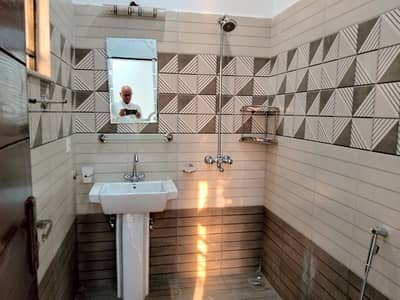 10MARLA BEAUTIFUL HOUSE FOR RENT LAKE CITY M3 LAHORE