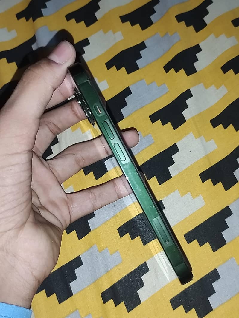 Apple iPhone 13 1