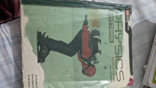 GCE Olevel 4th Ed physics book Dr Charles chee