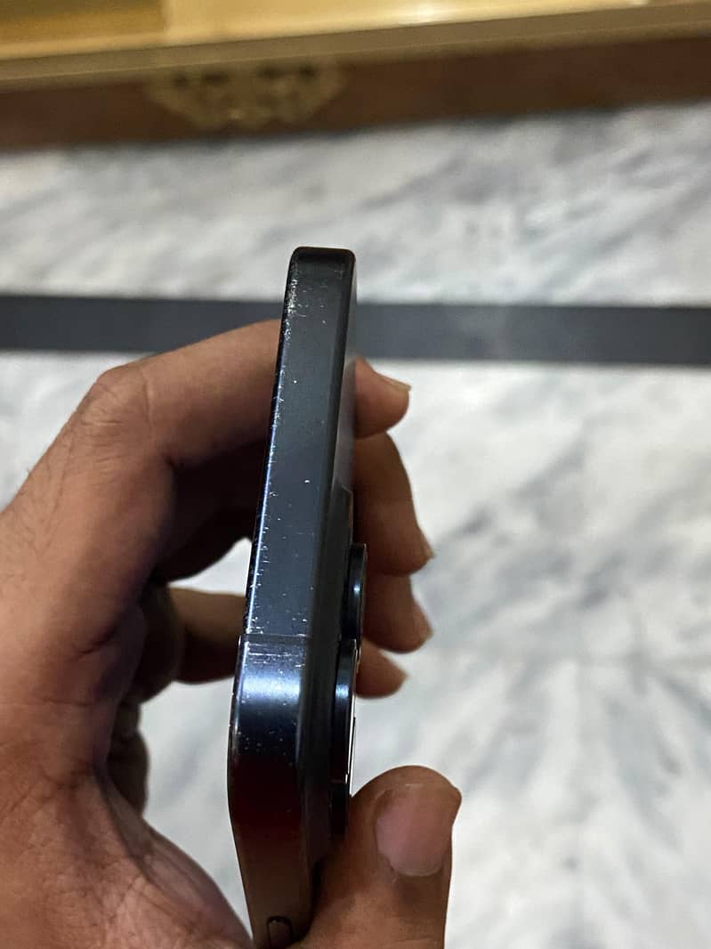 Apple iPhone 15 Pro Max 3