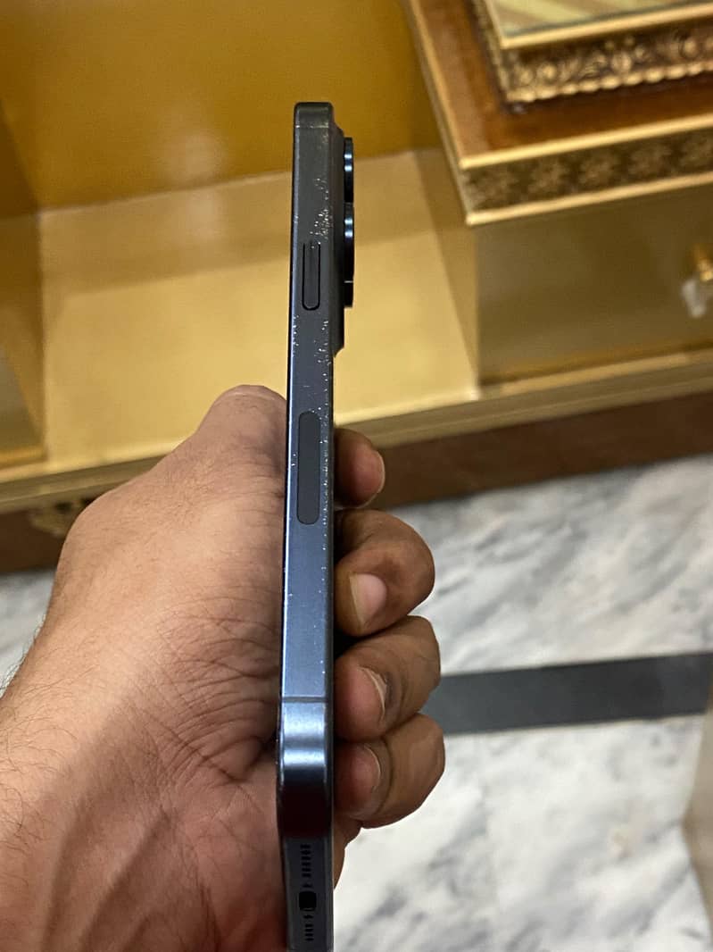 Apple iPhone 15 Pro Max 4