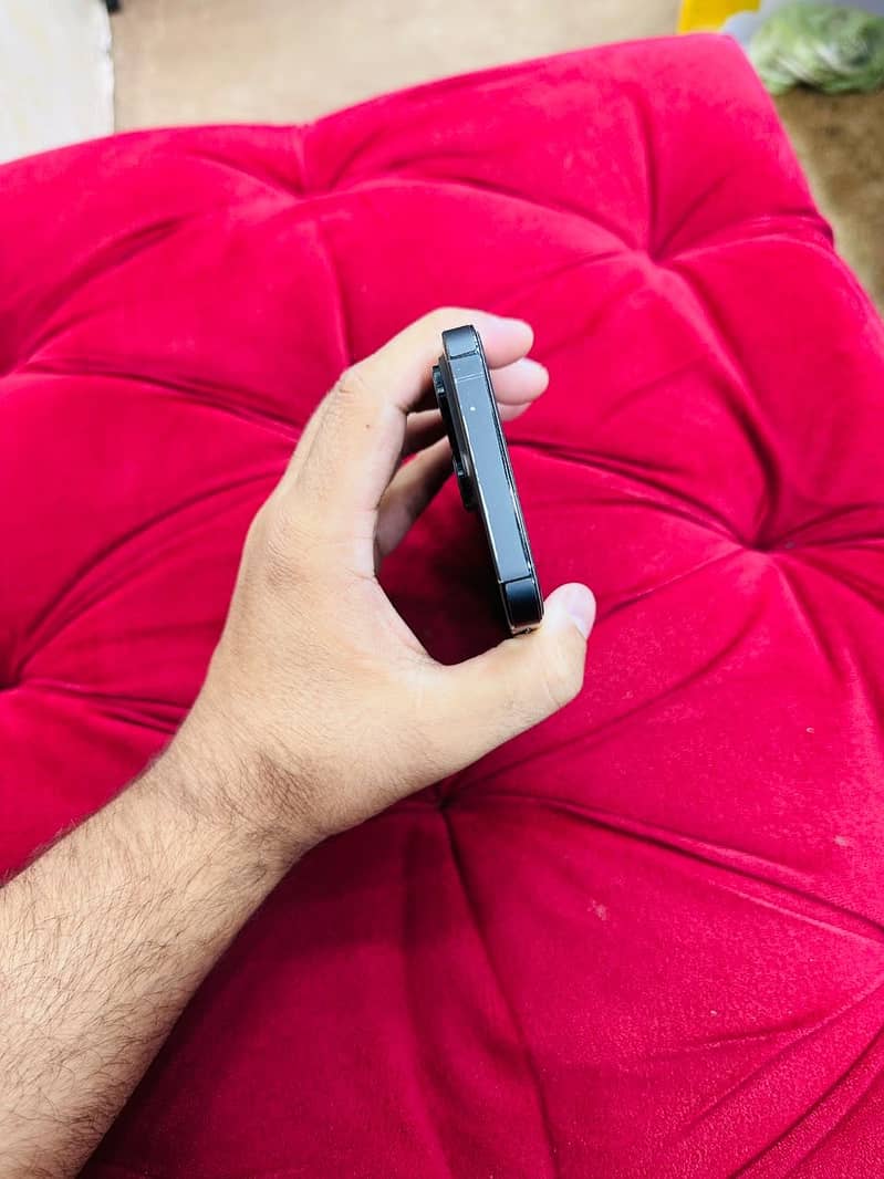 Apple iPhone 14 Pro 2
