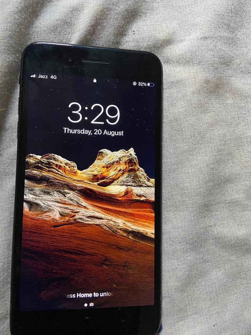 Apple iPhone 7 Plus 0