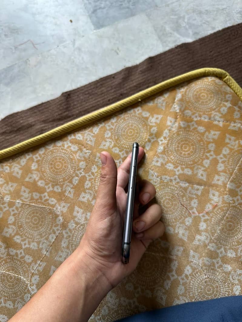 Apple iPhone 8 1