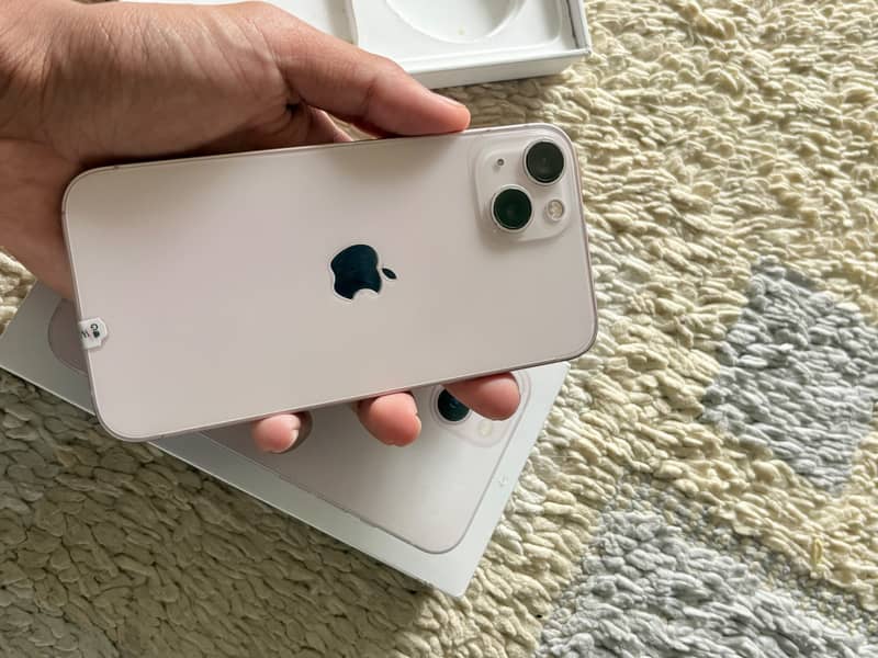 Apple iPhone 13 4