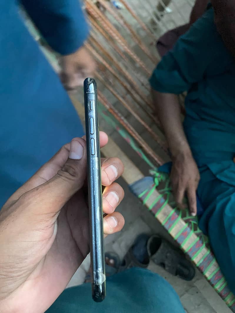 Apple iPhone X 3