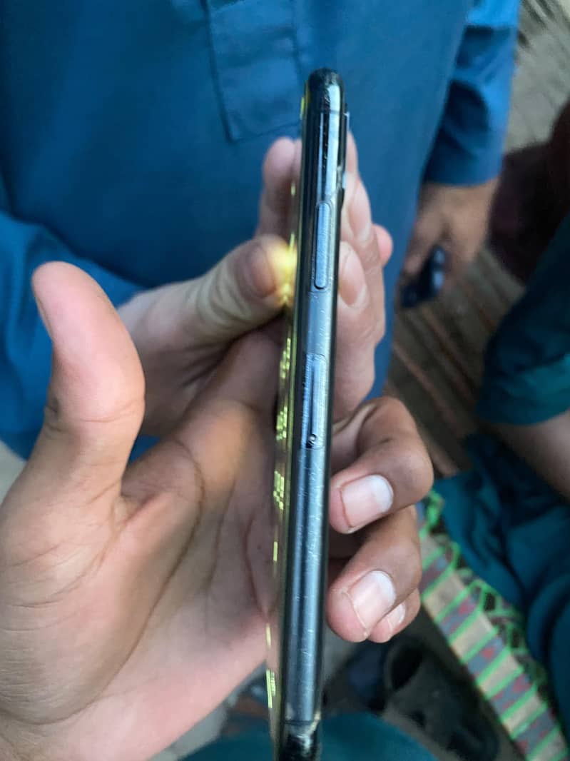Apple iPhone X 4