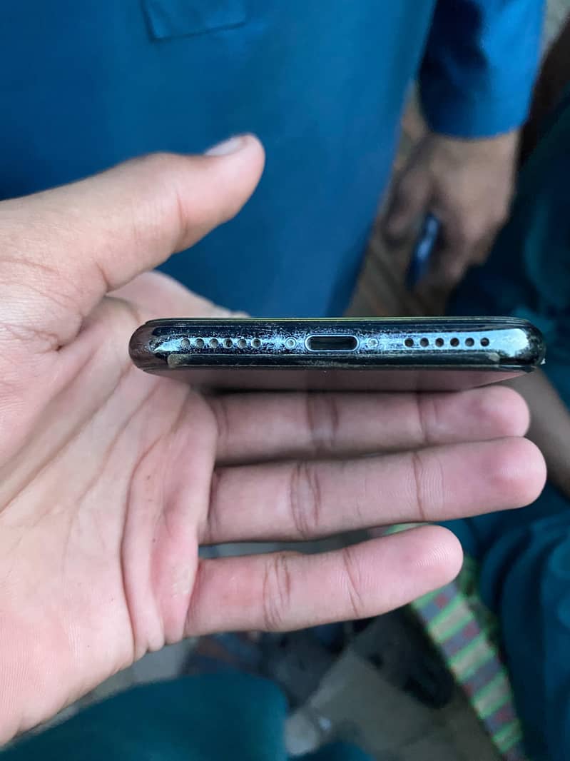 Apple iPhone X 6