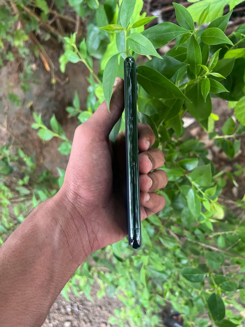 Apple iPhone 11 Pro 2
