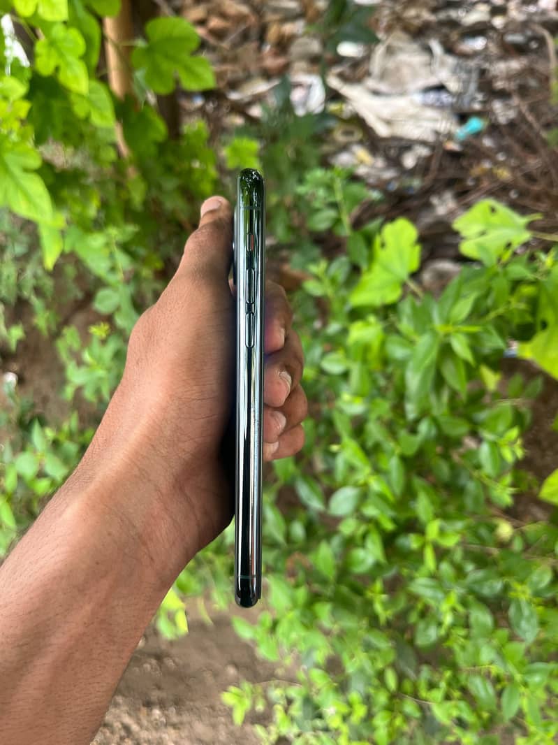 Apple iPhone 11 Pro 3