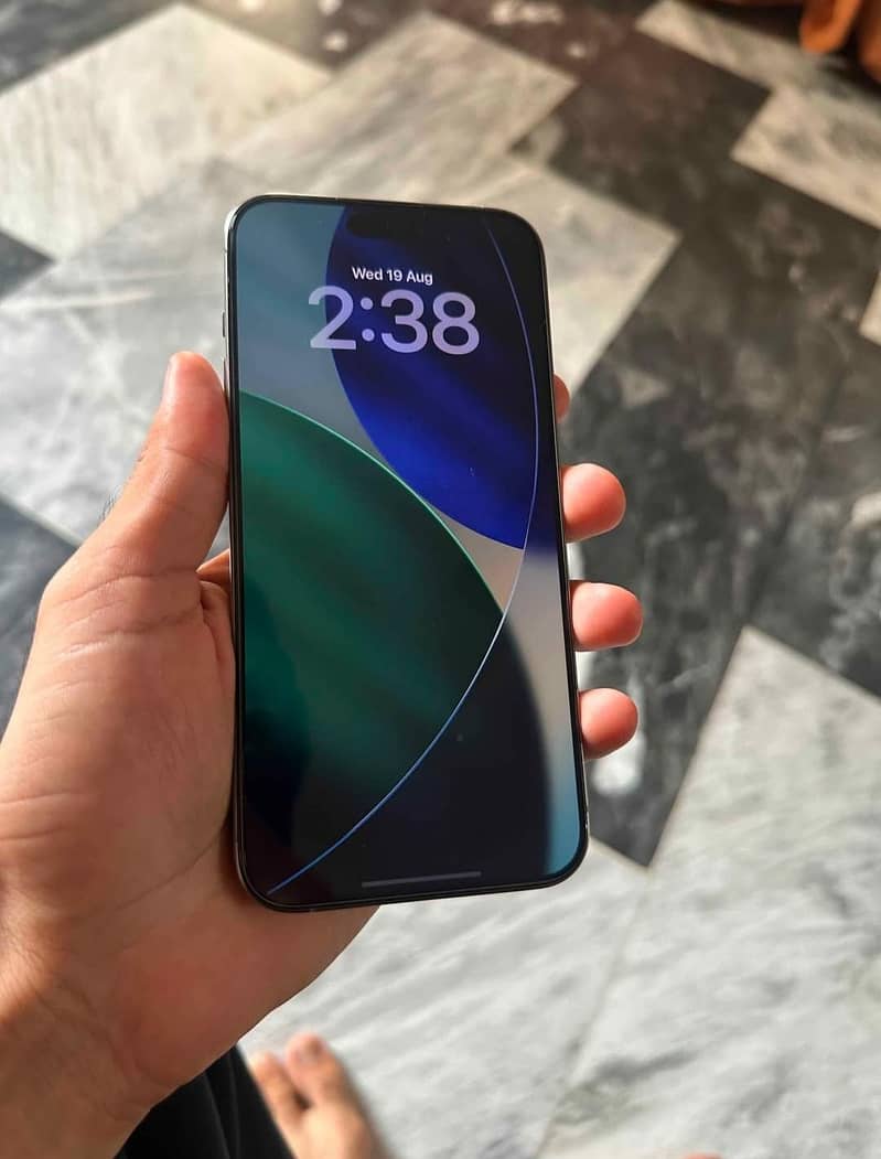 Apple iPhone 15 Pro Max 1