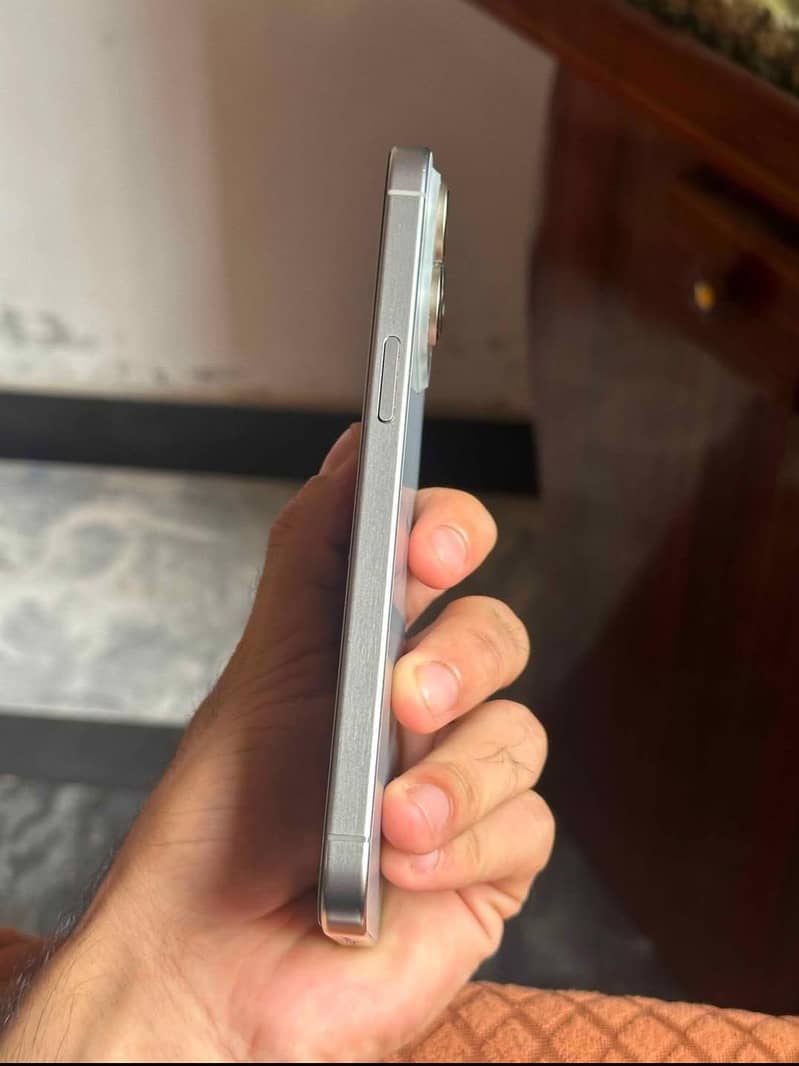 Apple iPhone 15 Pro Max 2