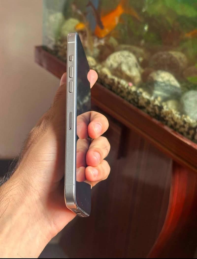 Apple iPhone 15 Pro Max 4