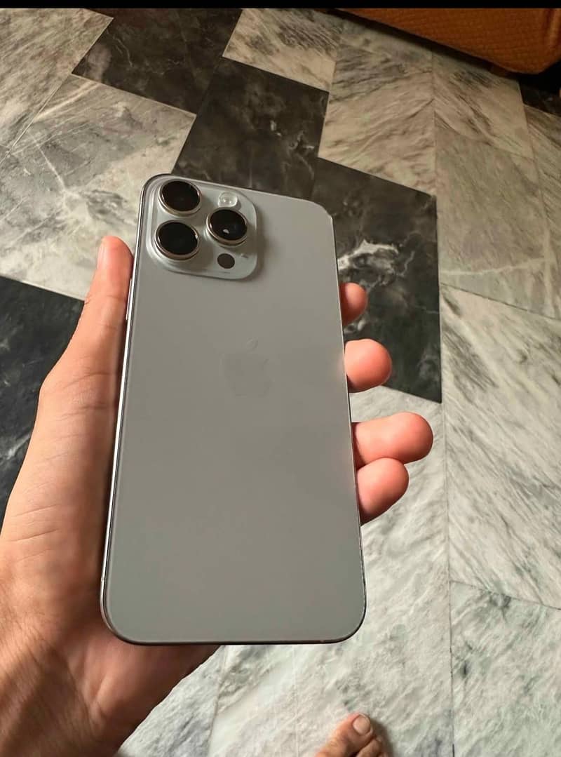 Apple iPhone 15 Pro Max 5