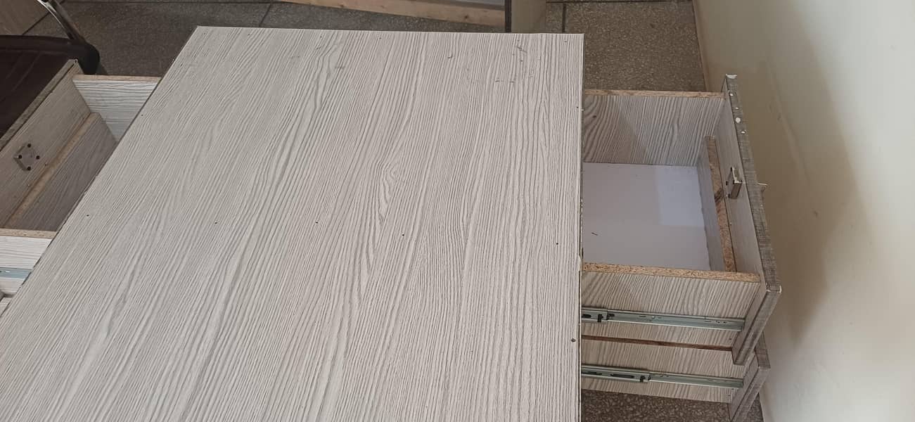 Office table double drawers 2