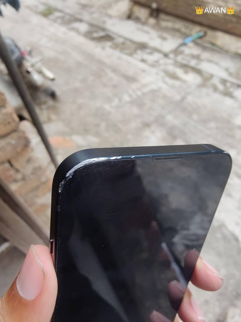 Apple iPhone 13 5