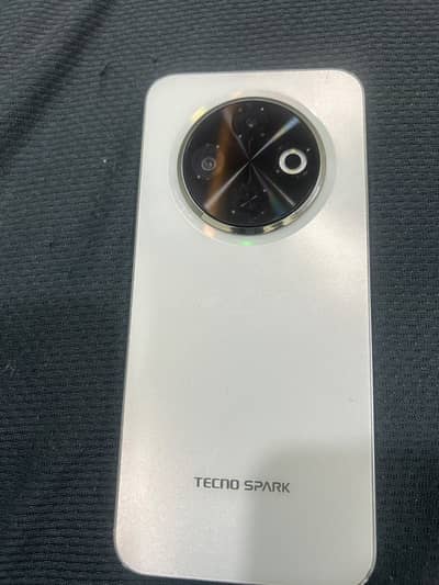Tecno SPARK 30C heavy white look heavy piece with attractive look