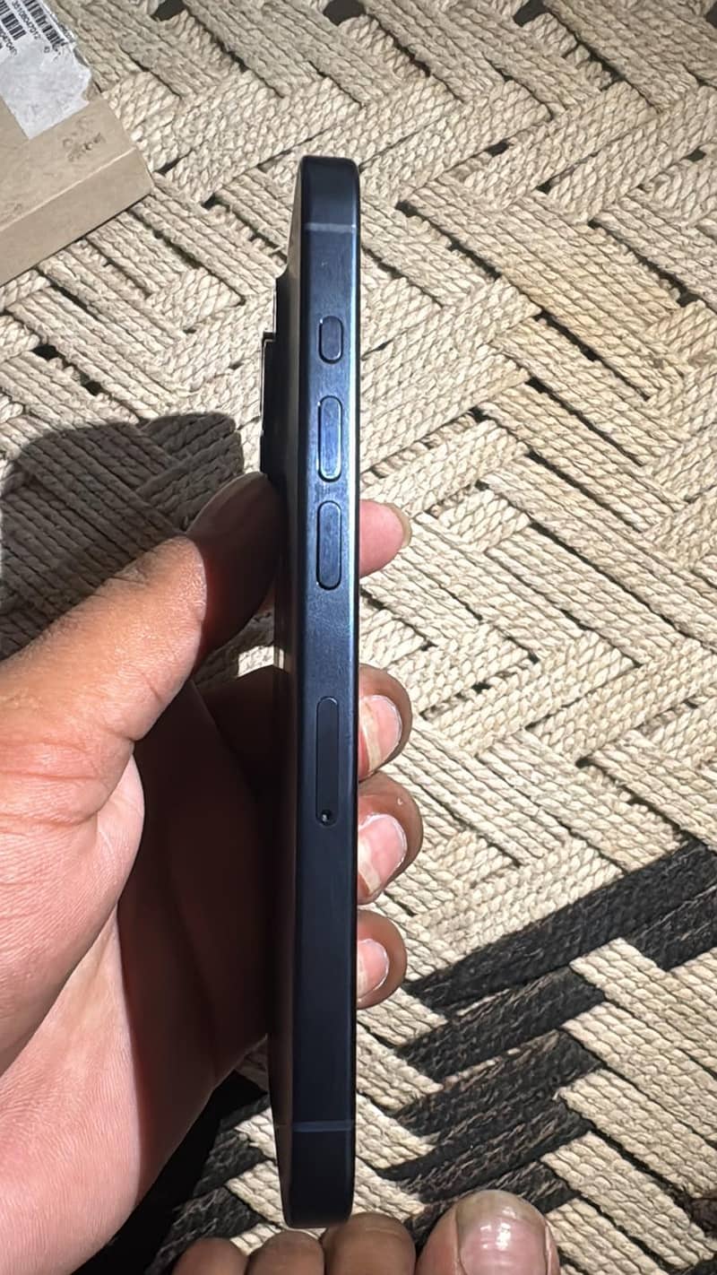 Apple iPhone 15 Pro 2