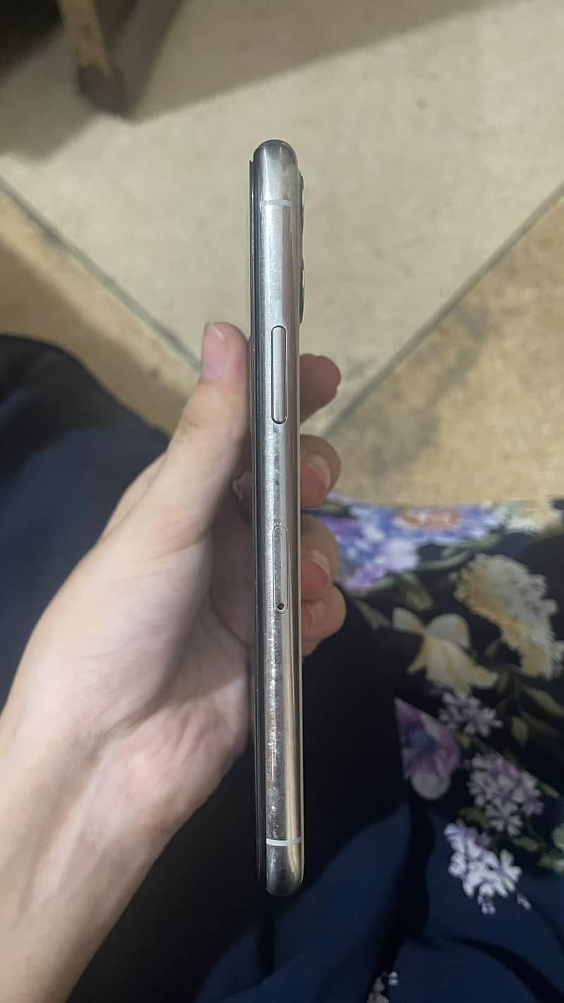Apple iPhone 11 Pro 1