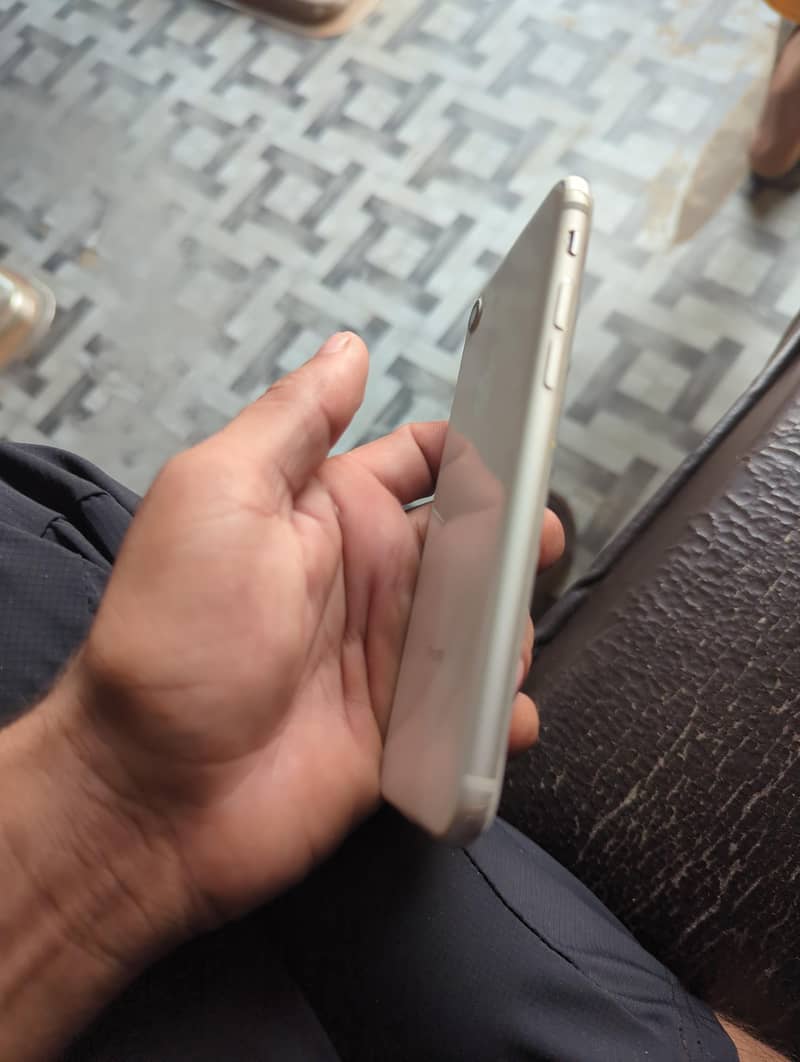 Apple iPhone 8 1