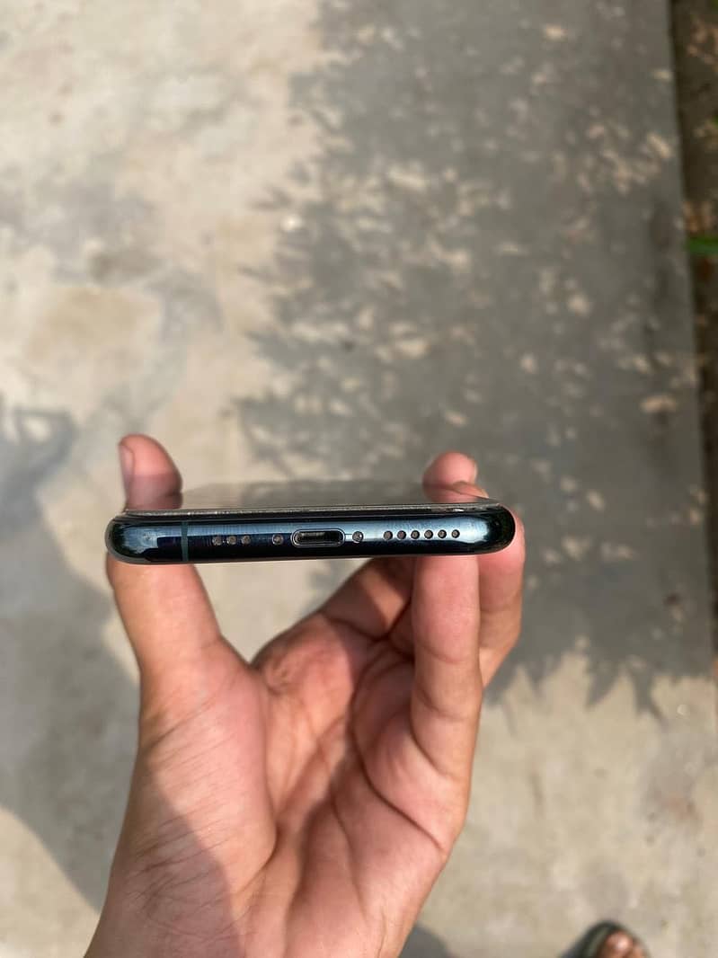 iPhone 11 Pro 4