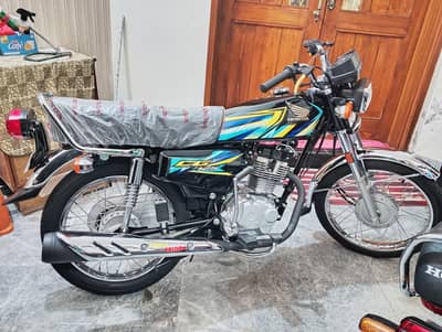 HONDA CG:125 MODEL:2026.  (Demand:250000)