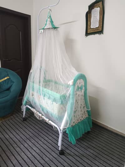 baby swing for sell in excellent condition