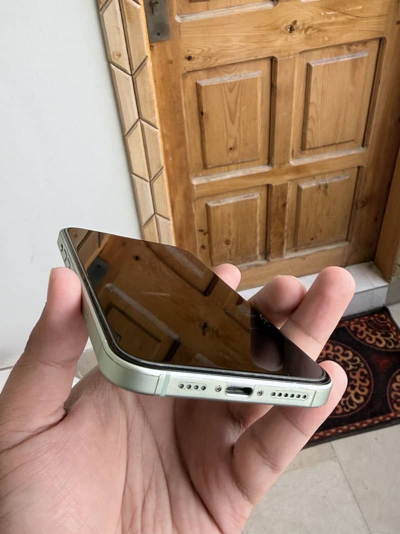 Apple iPhone 15 plus 4