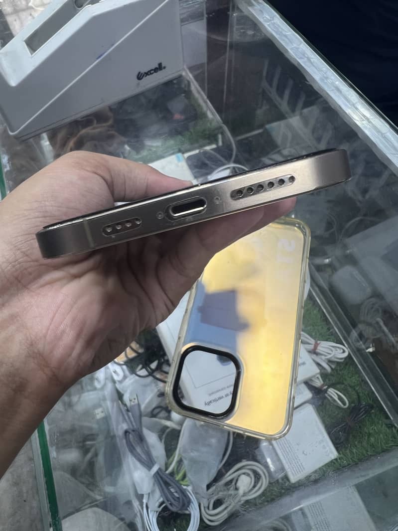 Apple iPhone 12 Pro Max 4