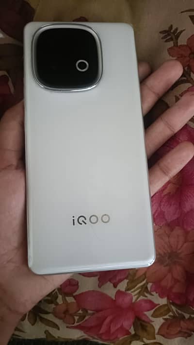 Vivo iQOO