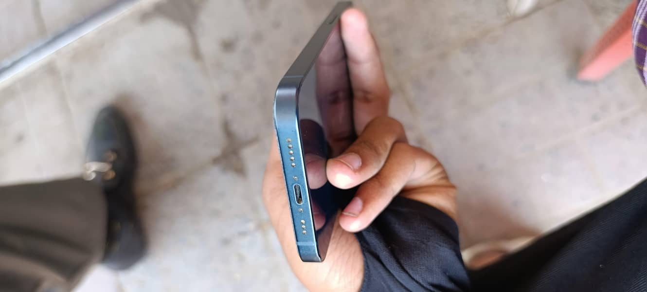 Apple iPhone 13 11
