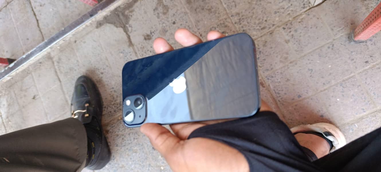 Apple iPhone 13 12