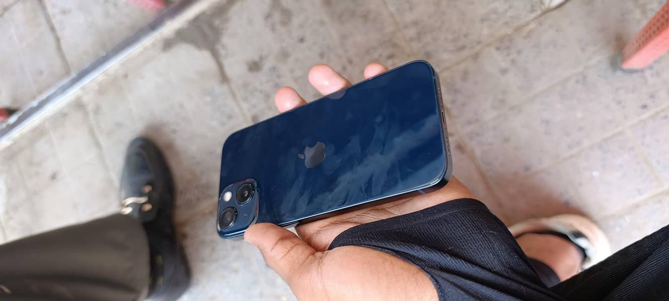 Apple iPhone 13 13
