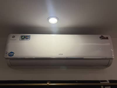 PEL 1.5 ton heat & cool inverter, 10/10 condition