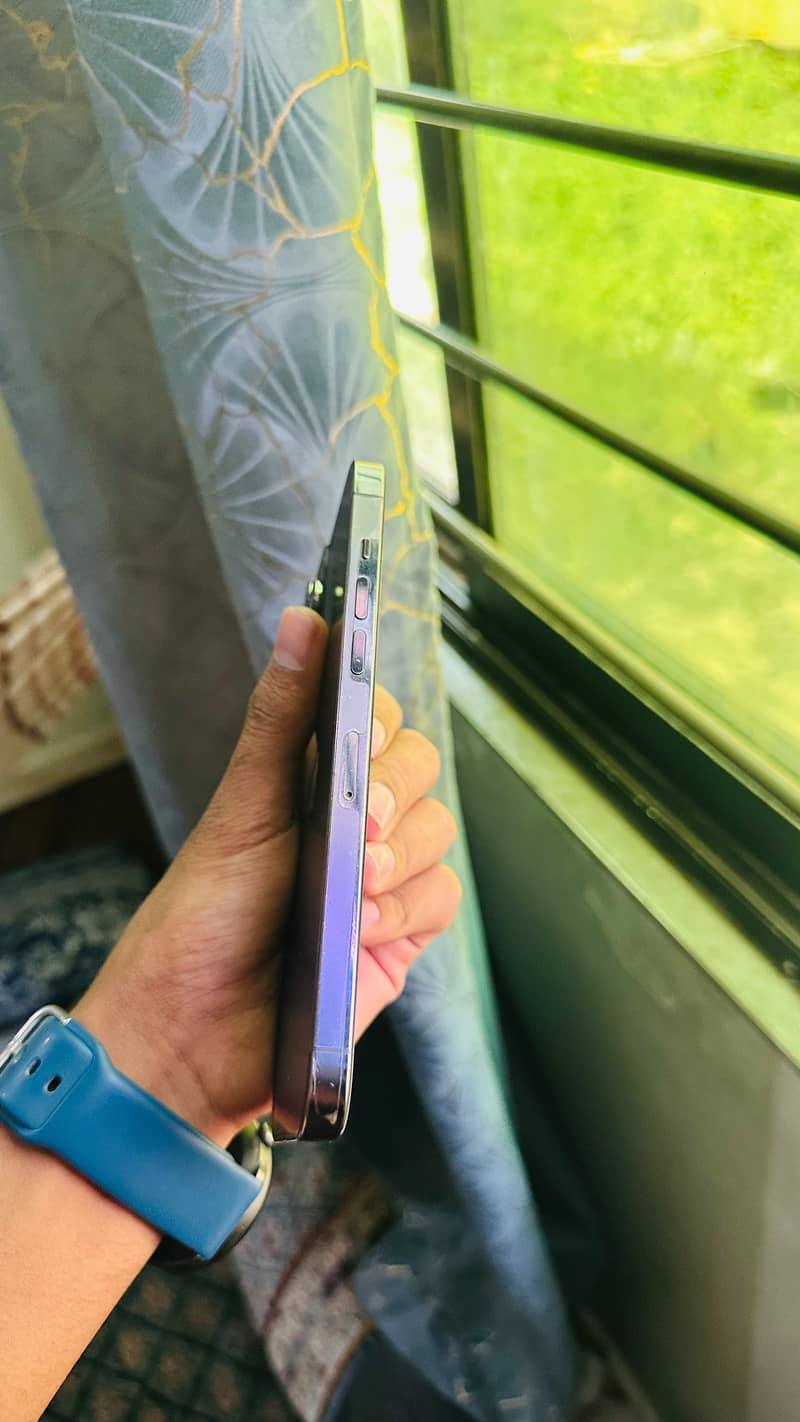 Apple iPhone 14 Pro Max 4