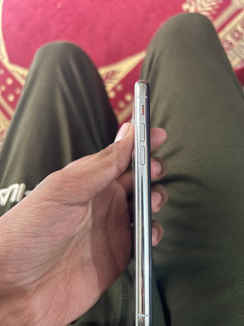 Apple iPhone X 3