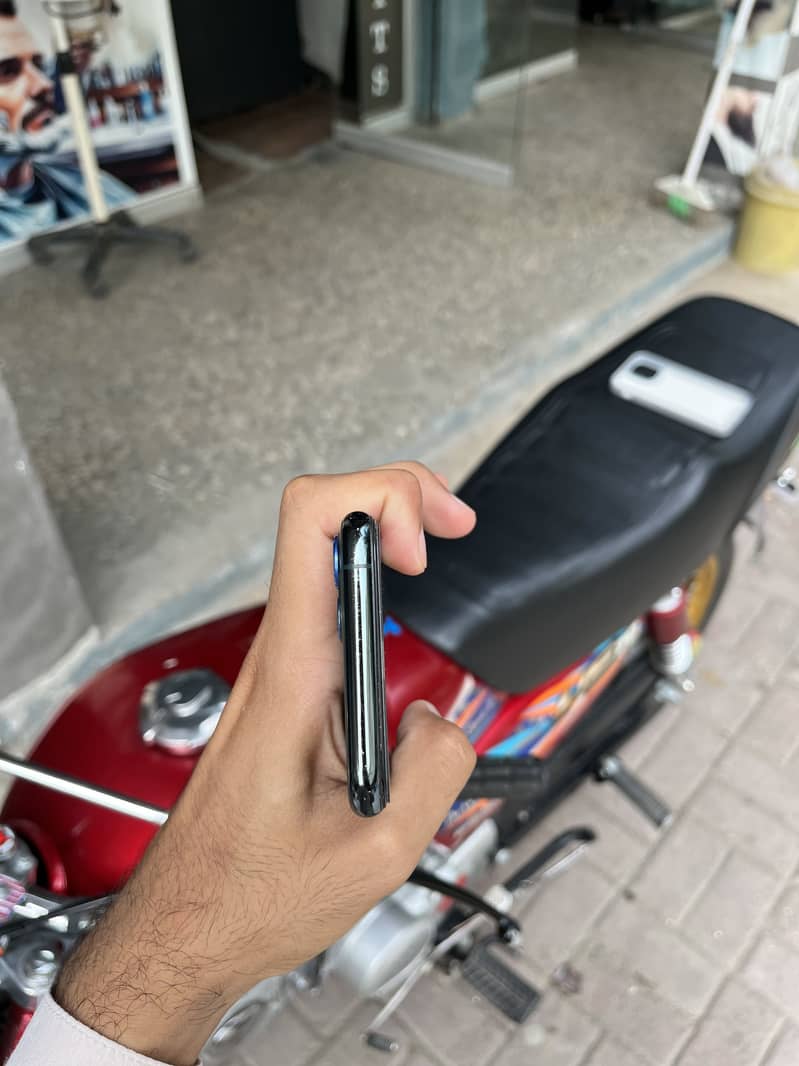 Apple iPhone 11 Pro 2