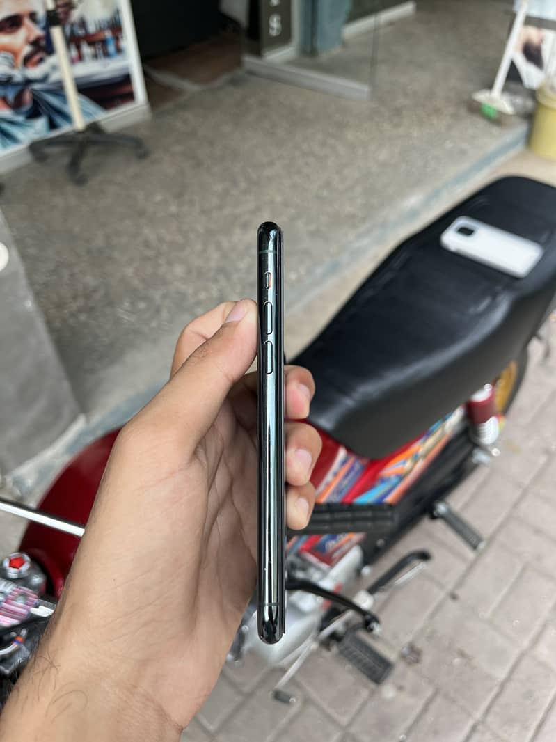 Apple iPhone 11 Pro 3