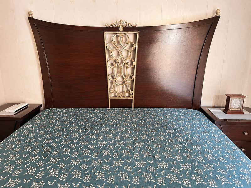 Bedroom Set - Elegant Complete Set 0