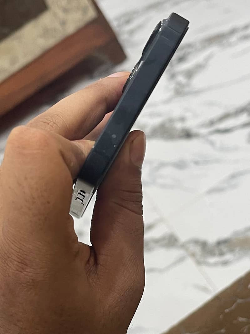 Apple iPhone 13 2