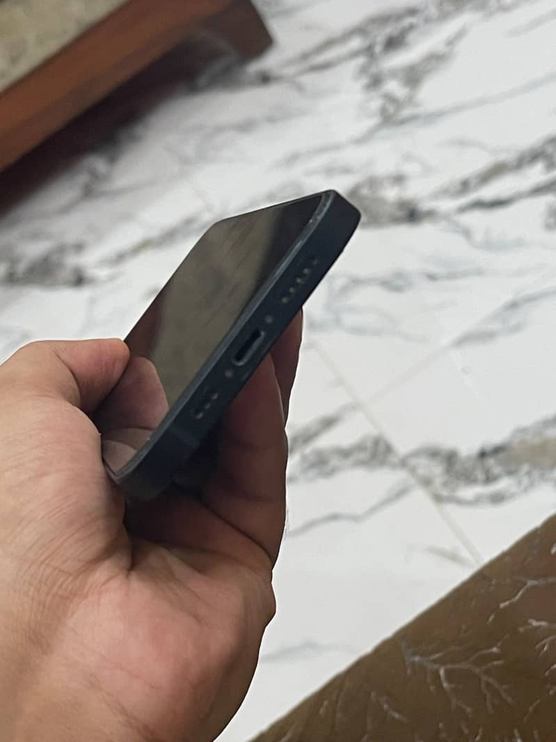 Apple iPhone 13 4