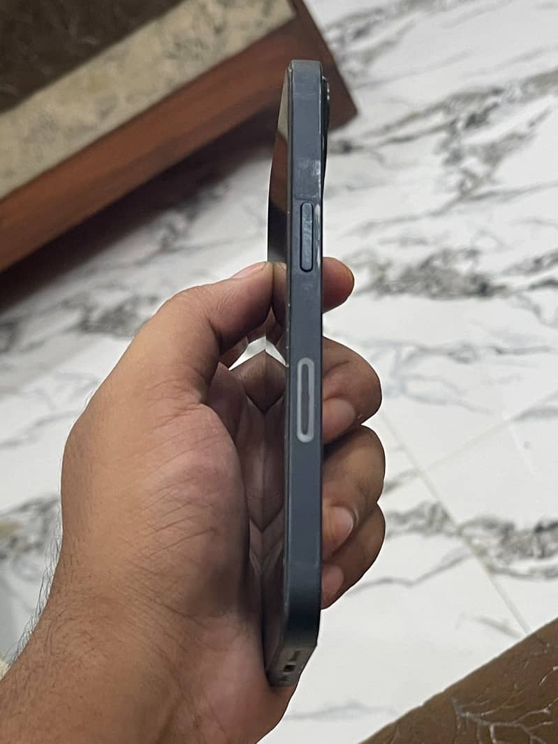 Apple iPhone 13 6