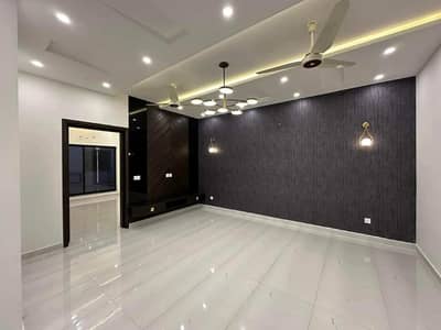 10 MARLA PORTION FOR RENT IN PARAGON CITY LAHORE