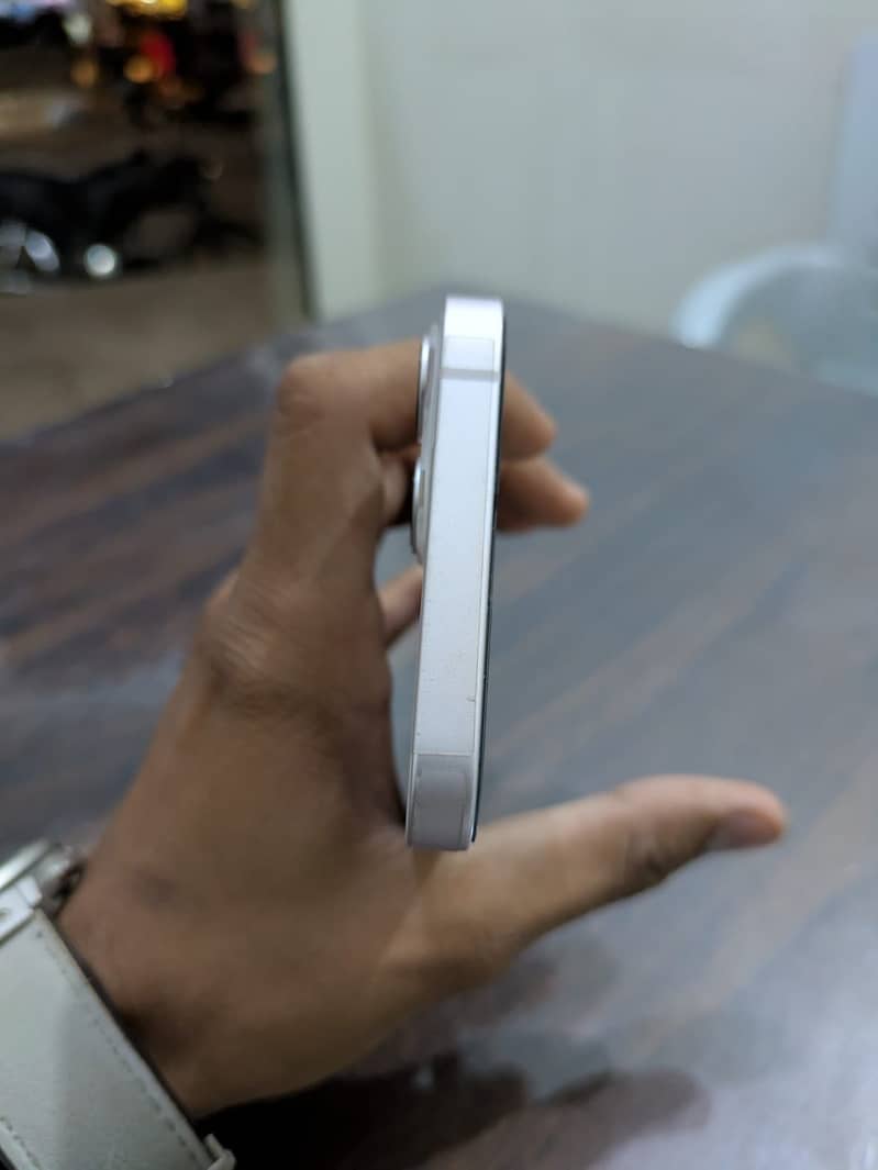 Apple iPhone 13 3