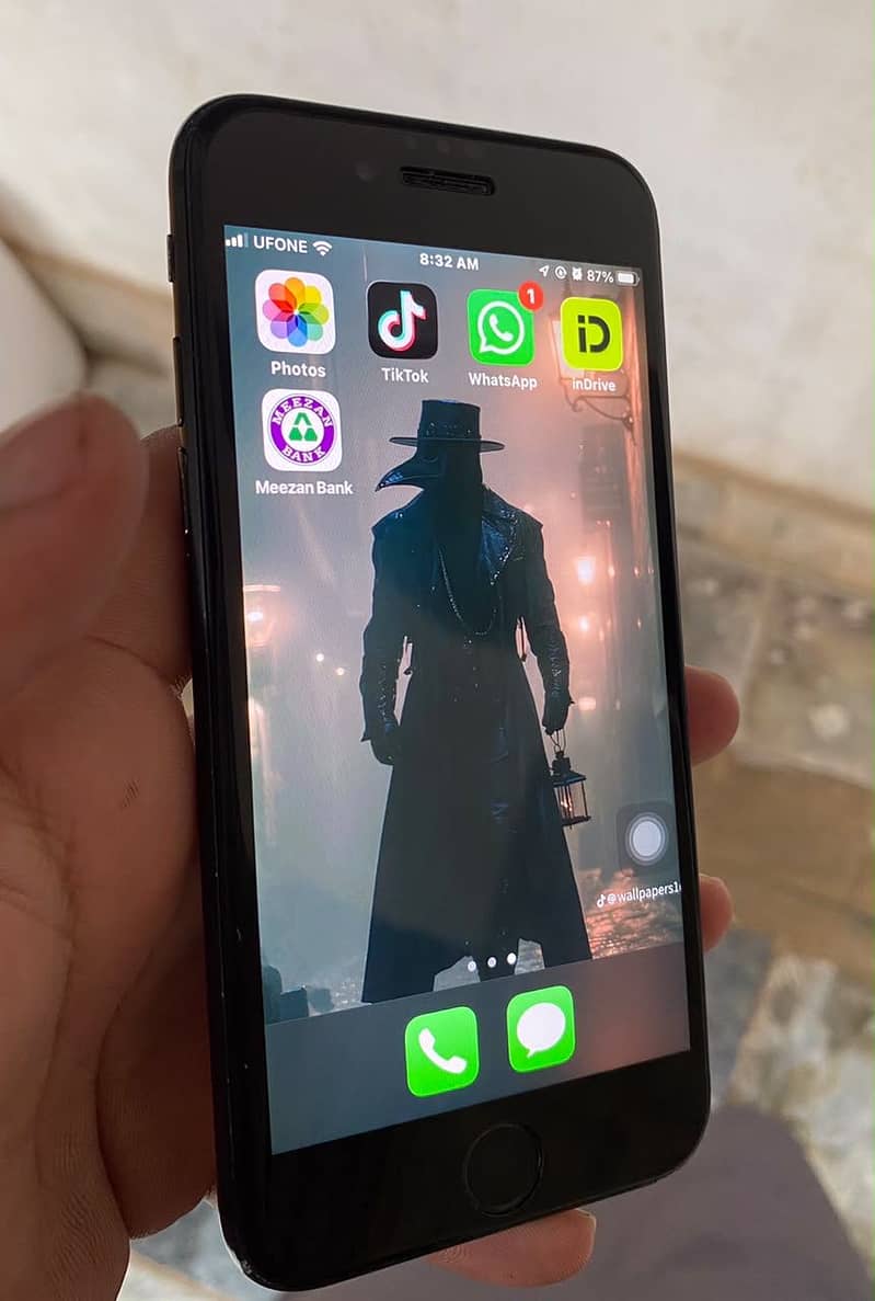 Apple iPhone 7 2
