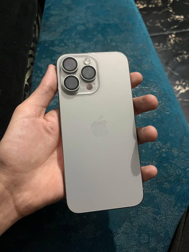Apple iPhone 15 Pro Max 1