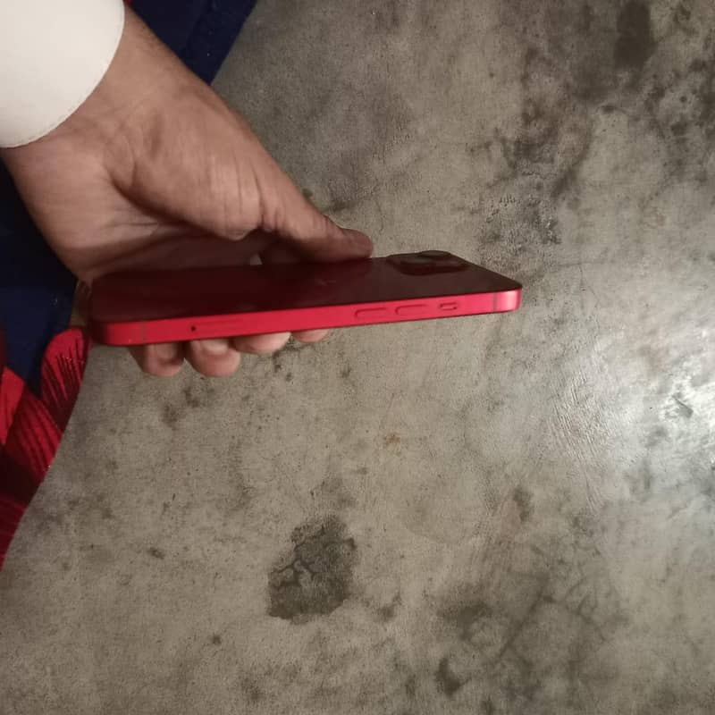 Apple iPhone 13 4