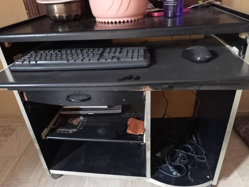 Used Computer Table 0