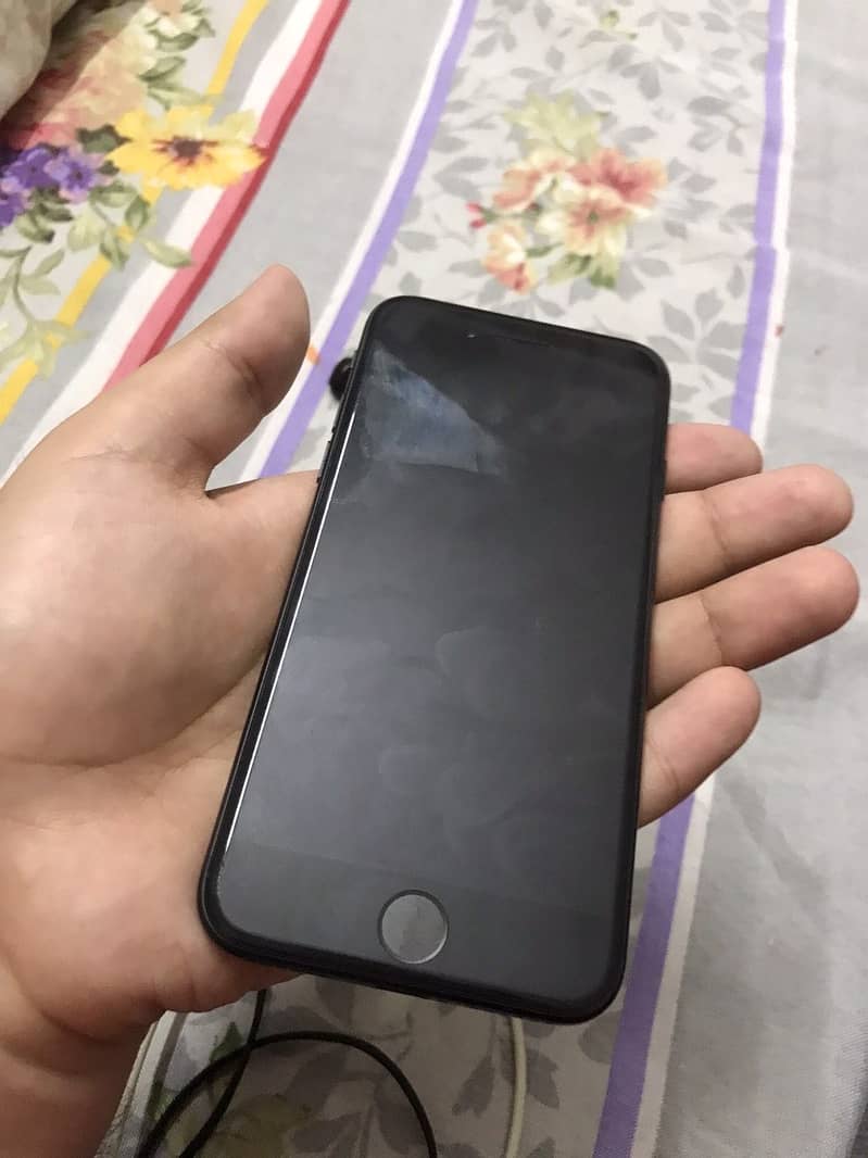 Apple iPhone 7 1