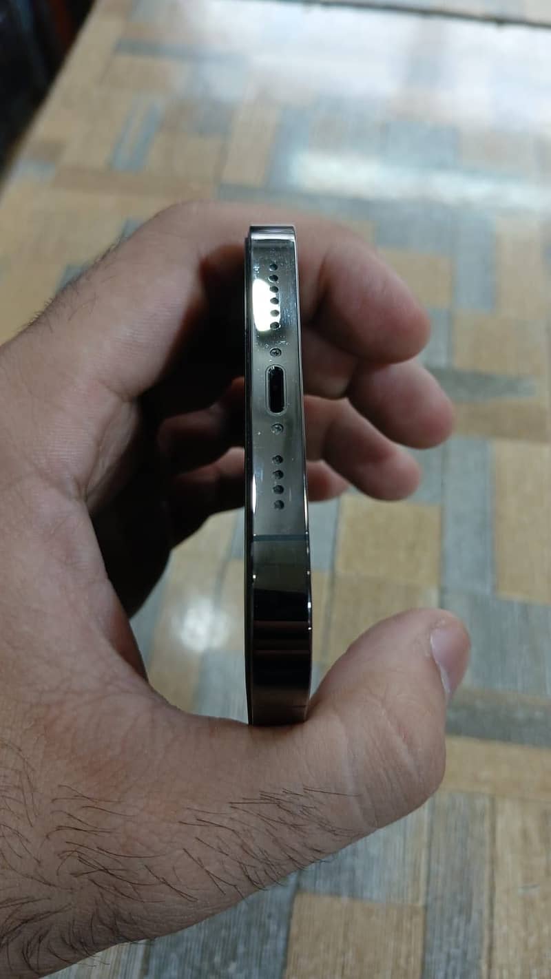 Apple iPhone 13 Pro Max 4